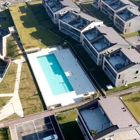 Poolvision 公寓