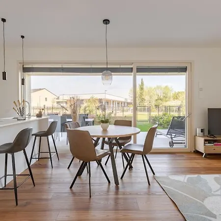Poolvision Apartment *